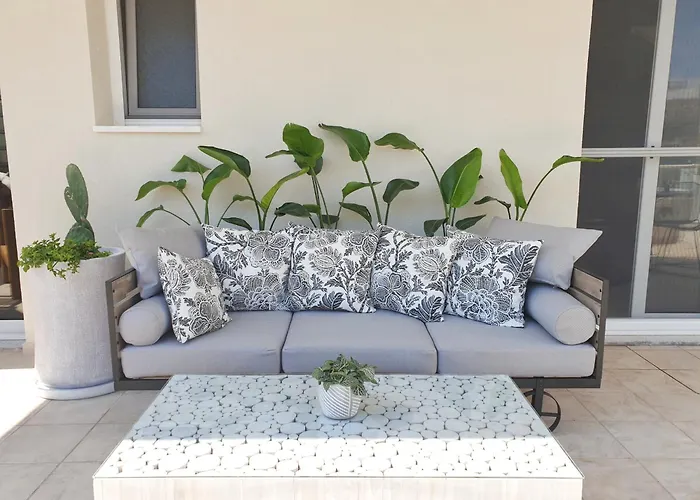 Gallery House In Itea-delphi *