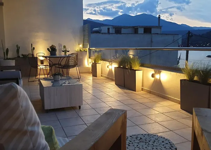 Gallery House In Itea-delphi * Itea