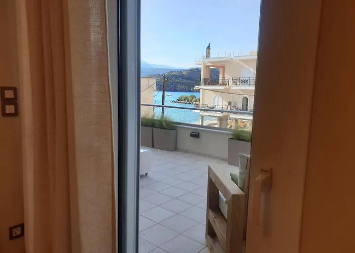 Gallery House In Itea-delphi *